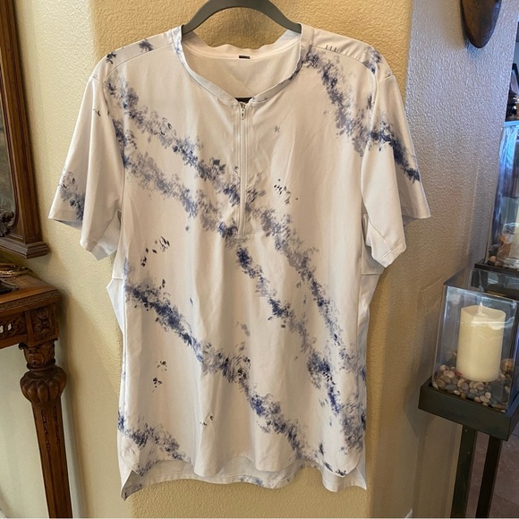 LULULEMON 3/4 Zipped Blue and White Vented Tie-Dye Short Sleeve Shirt Size M/L - Picture 1 of 5